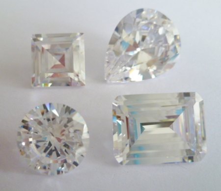 Cubic Zirconia (weiß).JPG