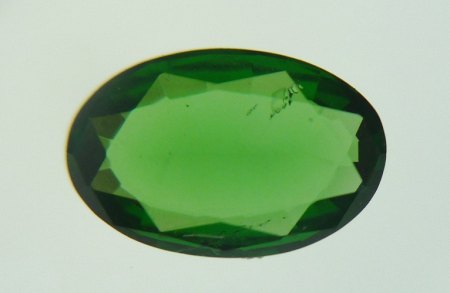 Tsavorit Tansania oval fac. 8,1x5,4mm 0,85ct.JPG
