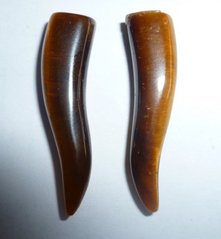 Tigerauge Schliff-Fantasieform Reißzahn 30x7,5mm.JPG