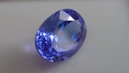 Tansanit oval fac. 12x9mm Höhe 7,00mm 5,16ct (4).JPG