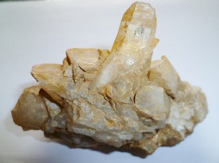 Rückseite Bergkristall natürlich eisenoxidgefärbt.JPG