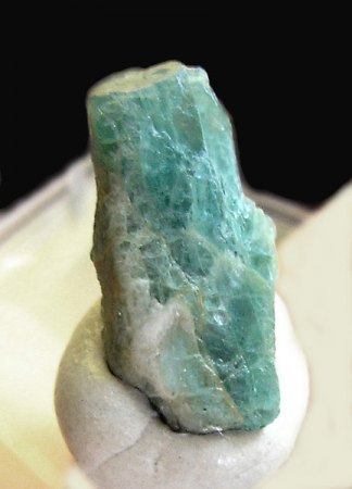 _Grandidierit x_1,5 cm Länge_Tranomaro_Amboasary Sud_Anosy_Madagaskar_Peter_1b.jpg