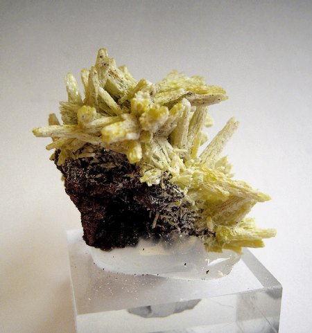 _Pyromorphit xx_NS_Yangshuo Mine_Guilin_Guangxi Zhuang Reg._China_Peter_Rückseite.jpg