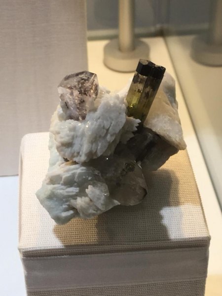 Beryll Magnesiocolumbit_Elba.JPG