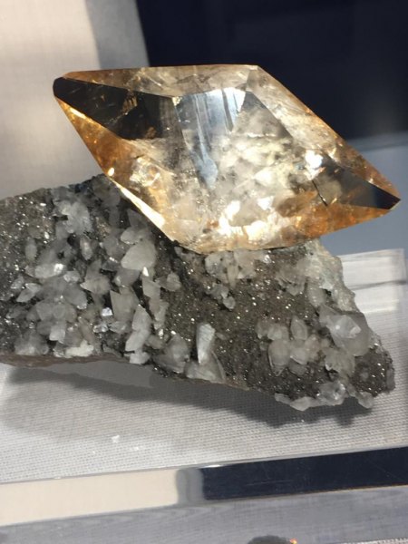 Calcit Dolomit_Elmwood.JPG