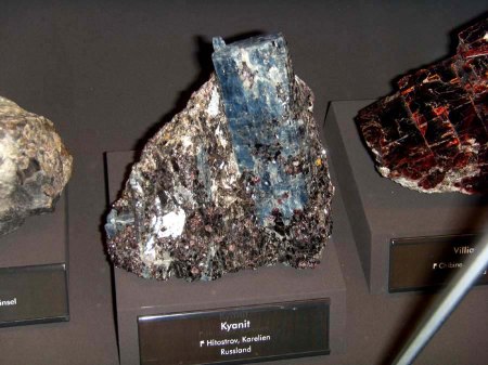 _terra mineralia_Kyanit_Hitostrov_Karelien_Russland_Peter_16.10.10.JPG