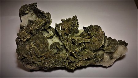 Pyrit psm. n. Pyrrhotin Herja,Rumänien.jpg