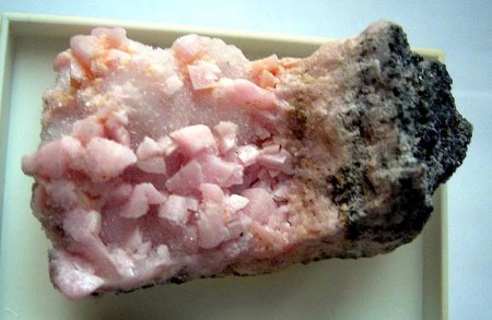 _Rhodochrosit xx auf Quarz xx_KS_Minas Gerais_Brasilien_Peter.jpg