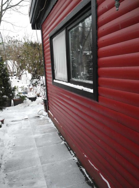 Sogar am Haus klebt der Schnee