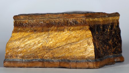 Tigereisen mit Magnetit (vermutlich Brasilien)