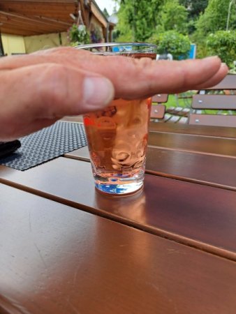 5 Finger hoch Wasser