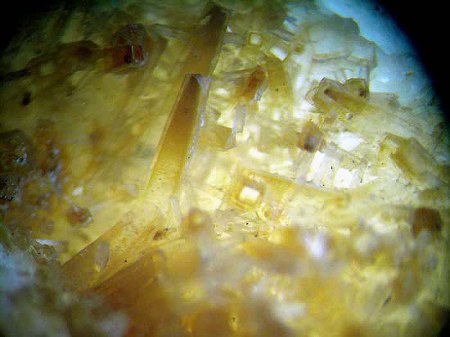 _Pachnolith xx auf Thomsenolit xx Epitaxie in Kryolith_BB 4 mm_Ivigtut_Grönland_Peter_3.JPG
