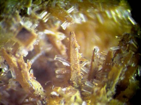 _Pachnolith xx auf Thomsenolit xx Epitaxie in Kryolith_BB 4 mm_Ivigtut_Grönland_Peter_1b.JPG