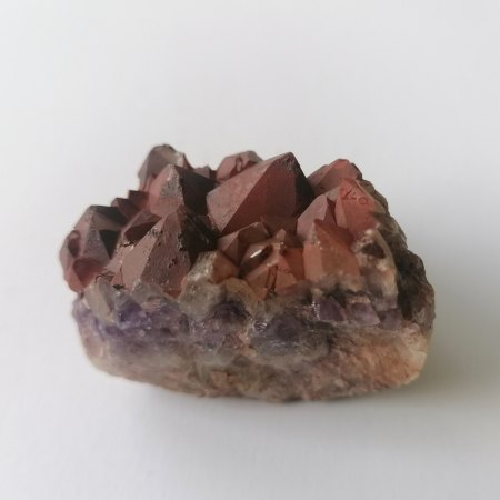 Amethyst mit Hämatit. 3 cm