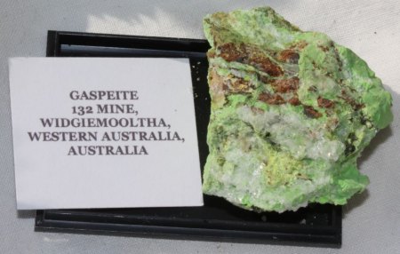 Binghamit und seine steinigen Mitbewohner
