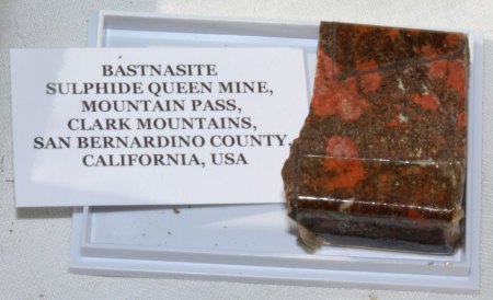 Binghamit und seine steinigen Mitbewohner