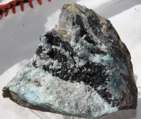 Binghamit und seine steinigen Mitbewohner