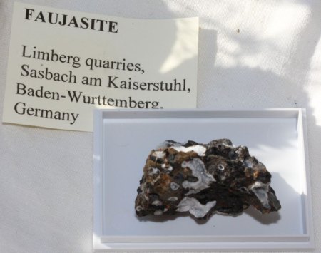 Binghamit und seine steinigen Mitbewohner