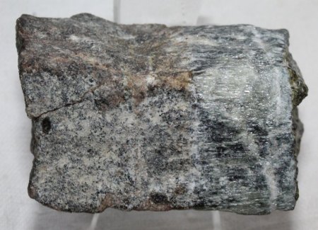 Binghamit und seine steinigen Mitbewohner