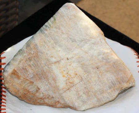 Belomorit, Mond- Sonnenstein