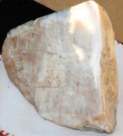 Belomorit, Mond- Sonnenstein