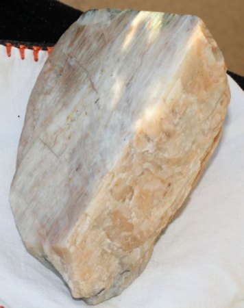Belomorit, Mond- Sonnenstein
