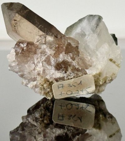 Binghamit und seine steinigen Mitbewohner