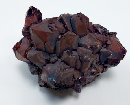 Quarz mit Fe-Oxiden überzogen. Aus der Eisenskarnlagerstätte. 4 cm