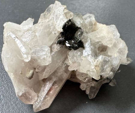 Binghamit und seine steinigen Mitbewohner