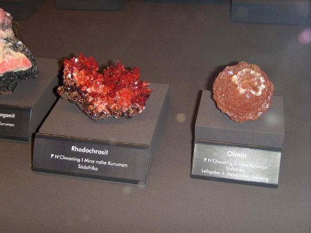 _terra mineralia_Rhodochrosit_Olmiit_N'Chwaning_Kuruman_Südafrika_Peter_16.10.10.JPG