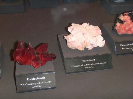 _terra mineralia_Rhodochrosite_Kutnohorit_Südafrika_Peter_16.10.10.JPG