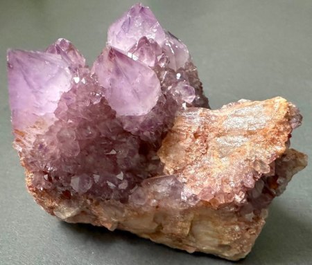 Binghamit und seine steinigen Mitbewohner