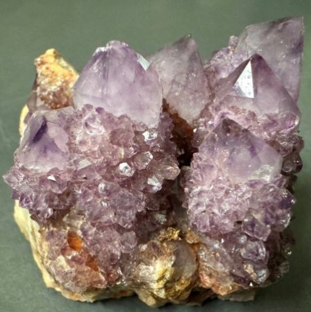 Binghamit und seine steinigen Mitbewohner