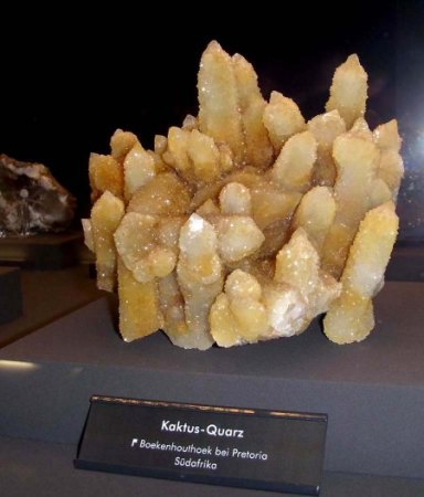 Binghamit und seine steinigen Mitbewohner