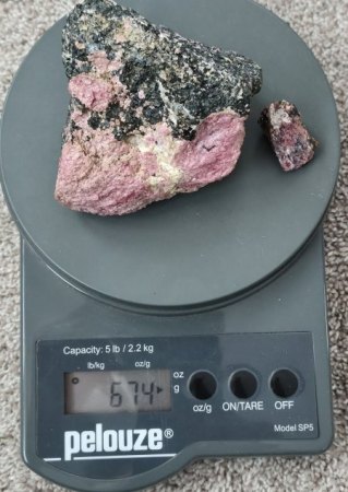 Binghamit und seine steinigen Mitbewohner