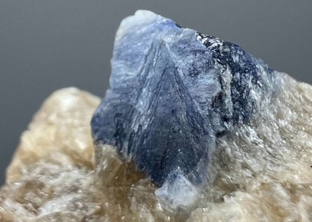 Binghamit und seine steinigen Mitbewohner