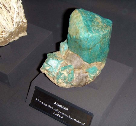 Binghamit und seine steinigen Mitbewohner