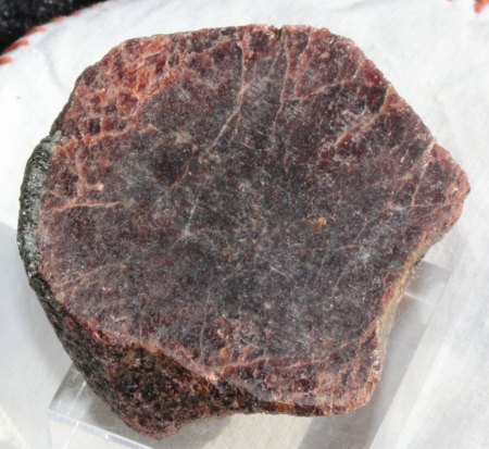 Granat auf Muttergestein