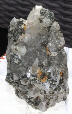 Binghamit und seine steinigen Mitbewohner