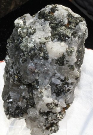 Binghamit und seine steinigen Mitbewohner