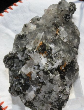 Binghamit und seine steinigen Mitbewohner