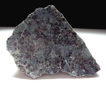 Teilanschliffe sowie facettierte, getrommelte, und/oder polierte Edelsteine u.a. Steine