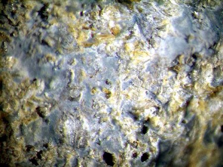 _Opal u. Chalcedon auf Basalt_MM-Ausschnitt aus HS_Mühlheim-Dietesheim_Maintal_Hessen_Eigenfund_15.9.12_Peter_2.JPG