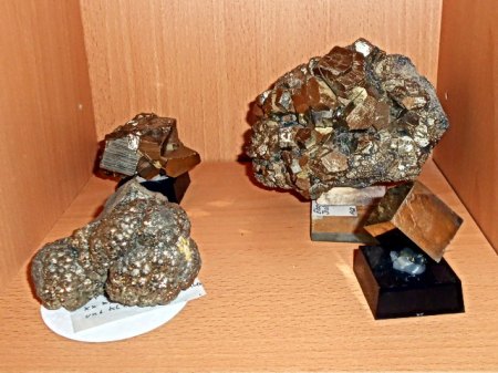 Pyrit in verschiedener AusbildungsformRSCN2919.JPG