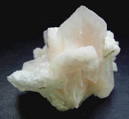 Zeolith_Stilbit_Poona_Maharashtra Gebirge_Indien_Peter.JPG