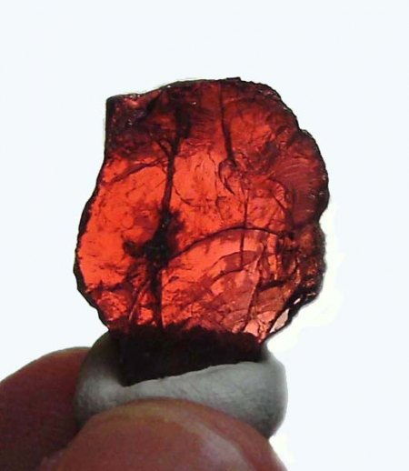 Pyrop X_Edelsteinqualität_Nandagala_Ruangwa_Massai Steppe_Lindi Reg._Tansania_Peter.jpg
