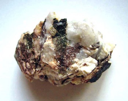 Dreifarbiger Glimmer_Feldspat in Pegmatit_Normalstufe_Moltkehütte am Philosophenweg_Heidelberg_BaWü_Eigenfund 0208_Peter.jpg