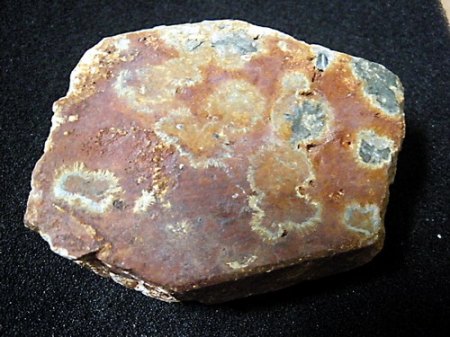 Symplesit auf Feldspat-Pseudomorphose Saubachriss,Muldenberg.jpg