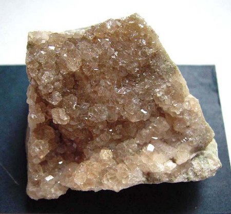 Granat_Leukogranat_Grossular_Russland_Peter.jpg