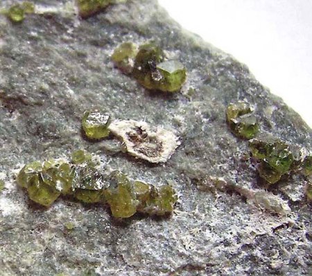 Granat_Demantoid_Italien_1_Peter.jpg